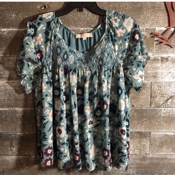 Loft Blue Smocked Shirt Sleeve Flowy Top M EUC - Picture 2 of 5